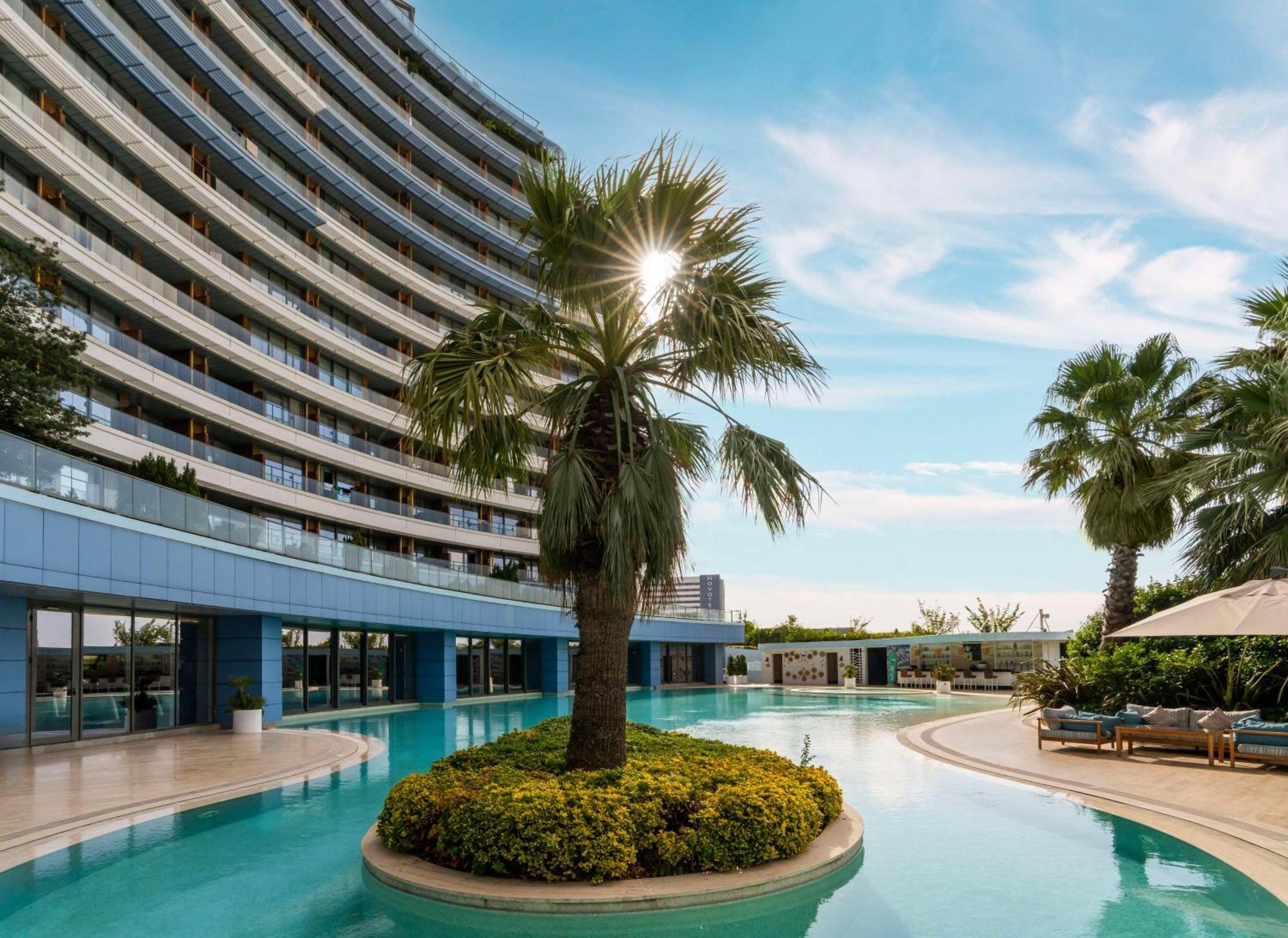 Radisson Blu Hotel Istanbul Ottomare Exterior foto The Westin Athens