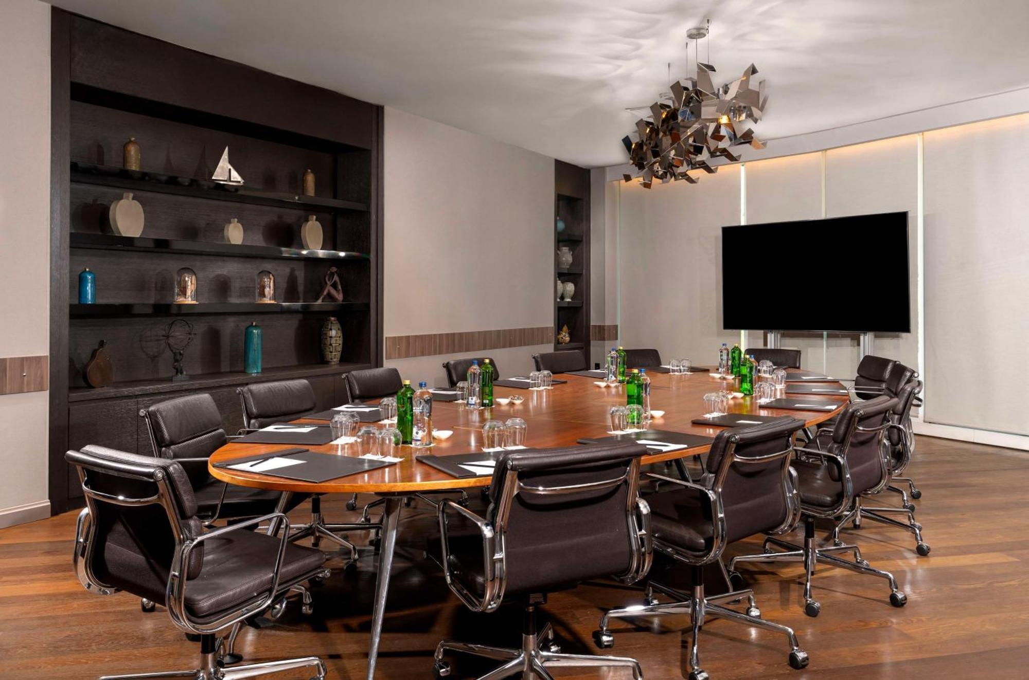 Radisson Blu Hotel Istanbul Ottomare Exterior foto Meeting room at the Westin Palace, Madrid
