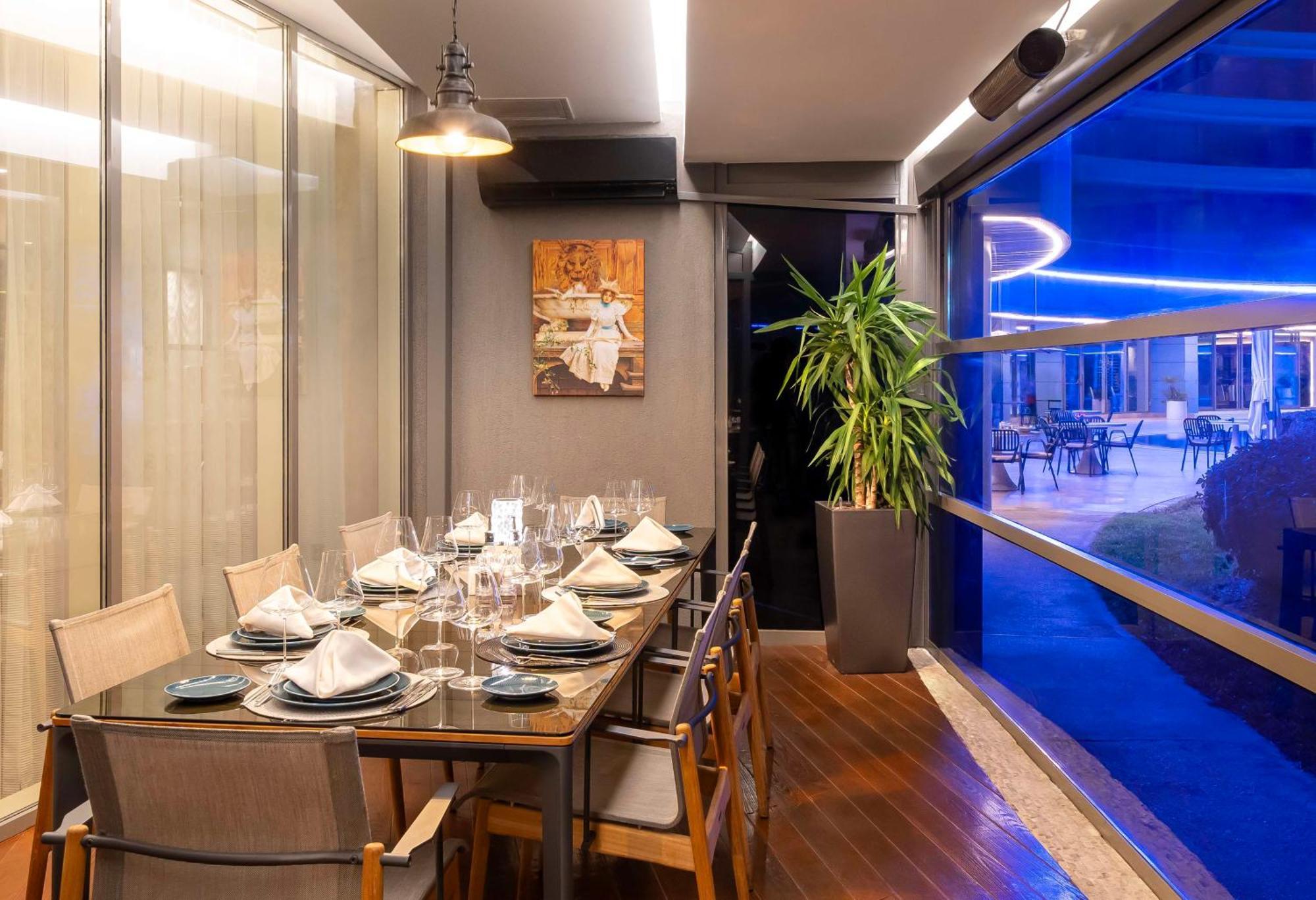 Radisson Blu Hotel Istanbul Ottomare Exterior foto Restaurant