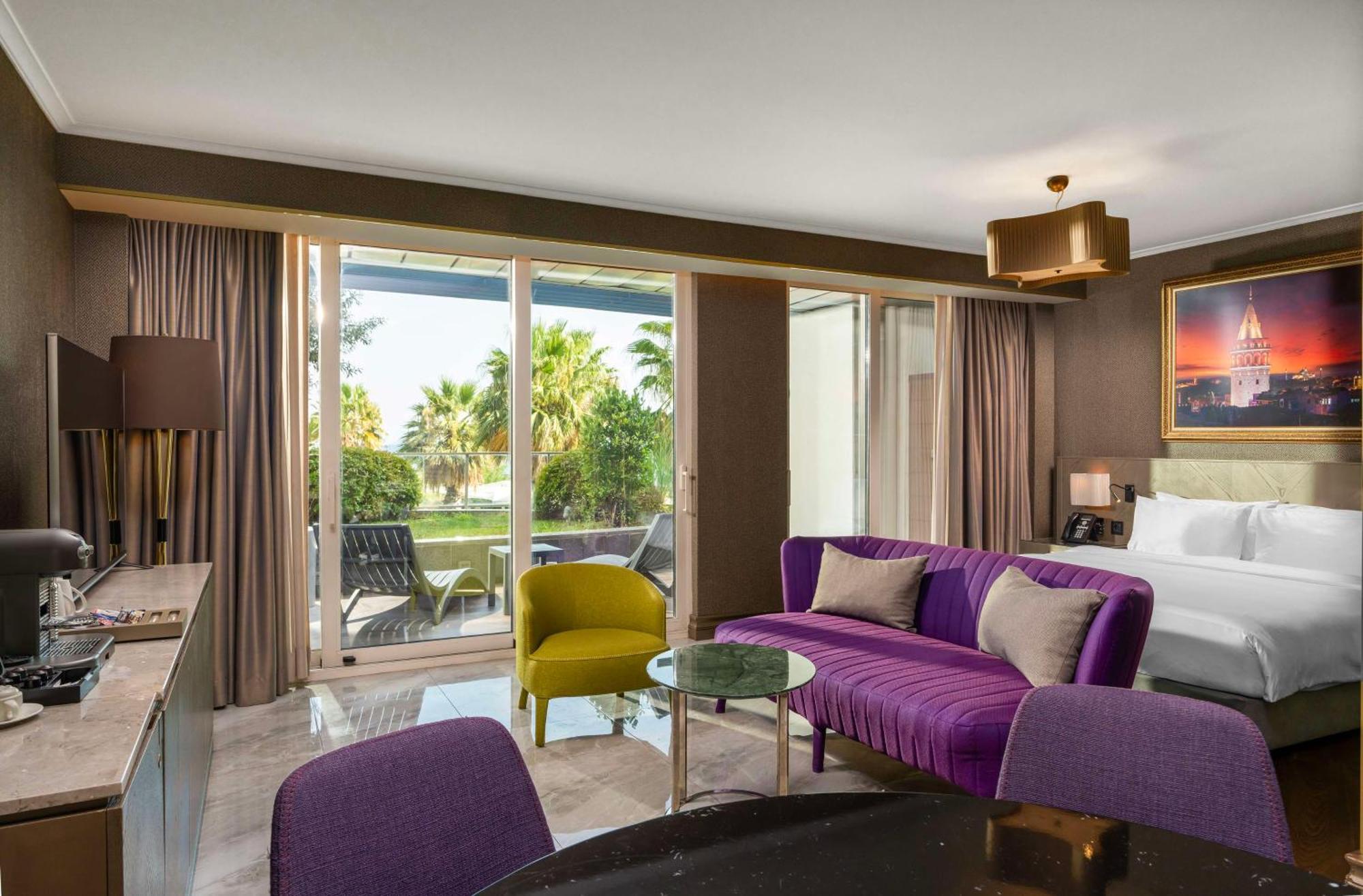Radisson Blu Hotel Istanbul Ottomare Exterior foto A room at the hotel