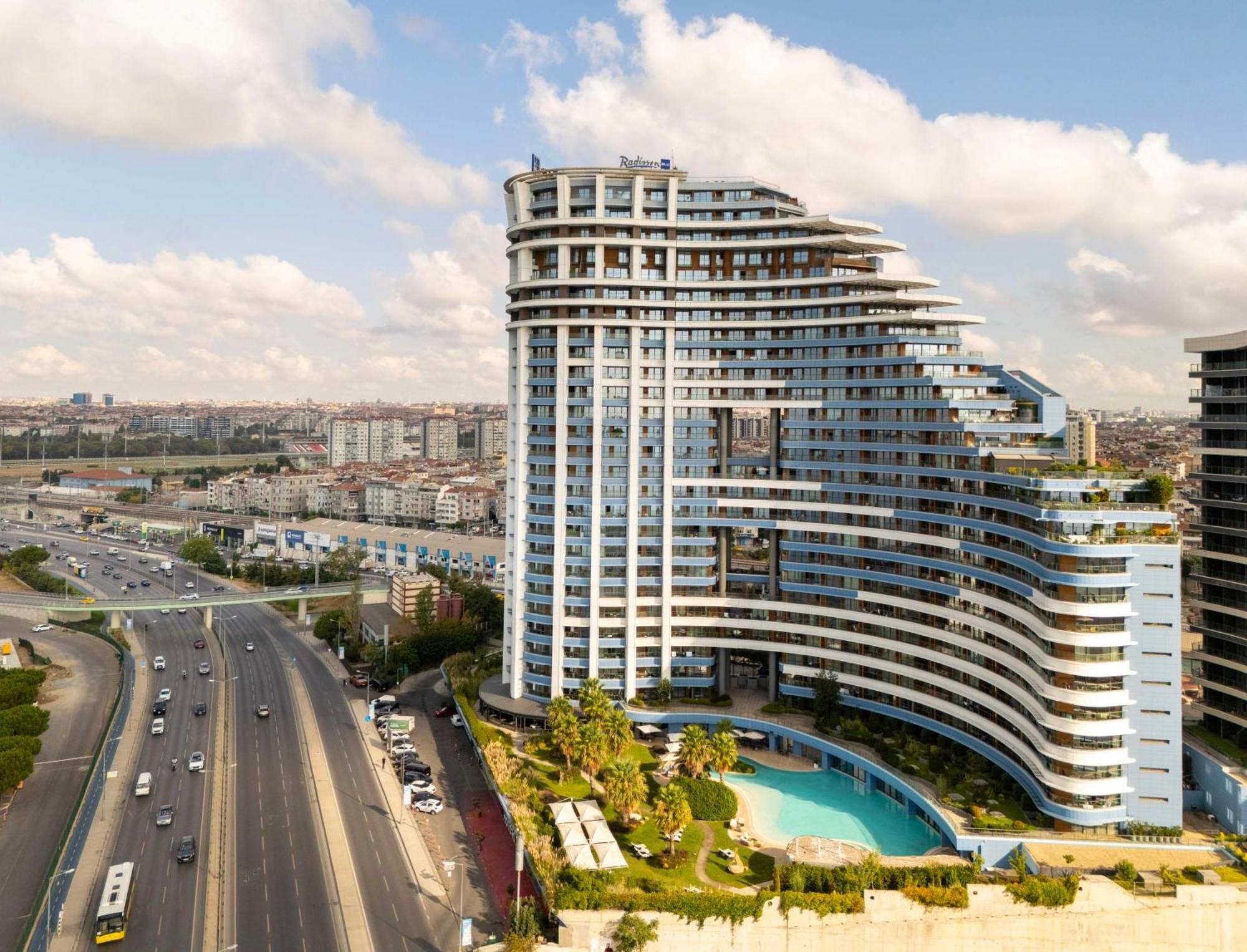 Radisson Blu Hotel Istanbul Ottomare Exterior foto The complex