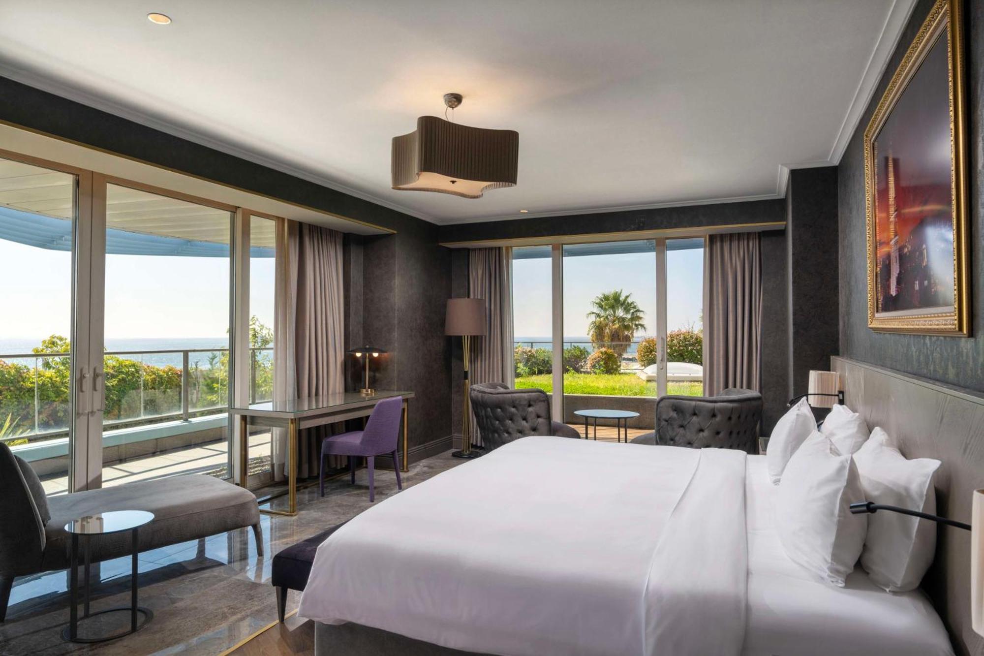 Radisson Blu Hotel Istanbul Ottomare Exterior foto A guest room at the hotel