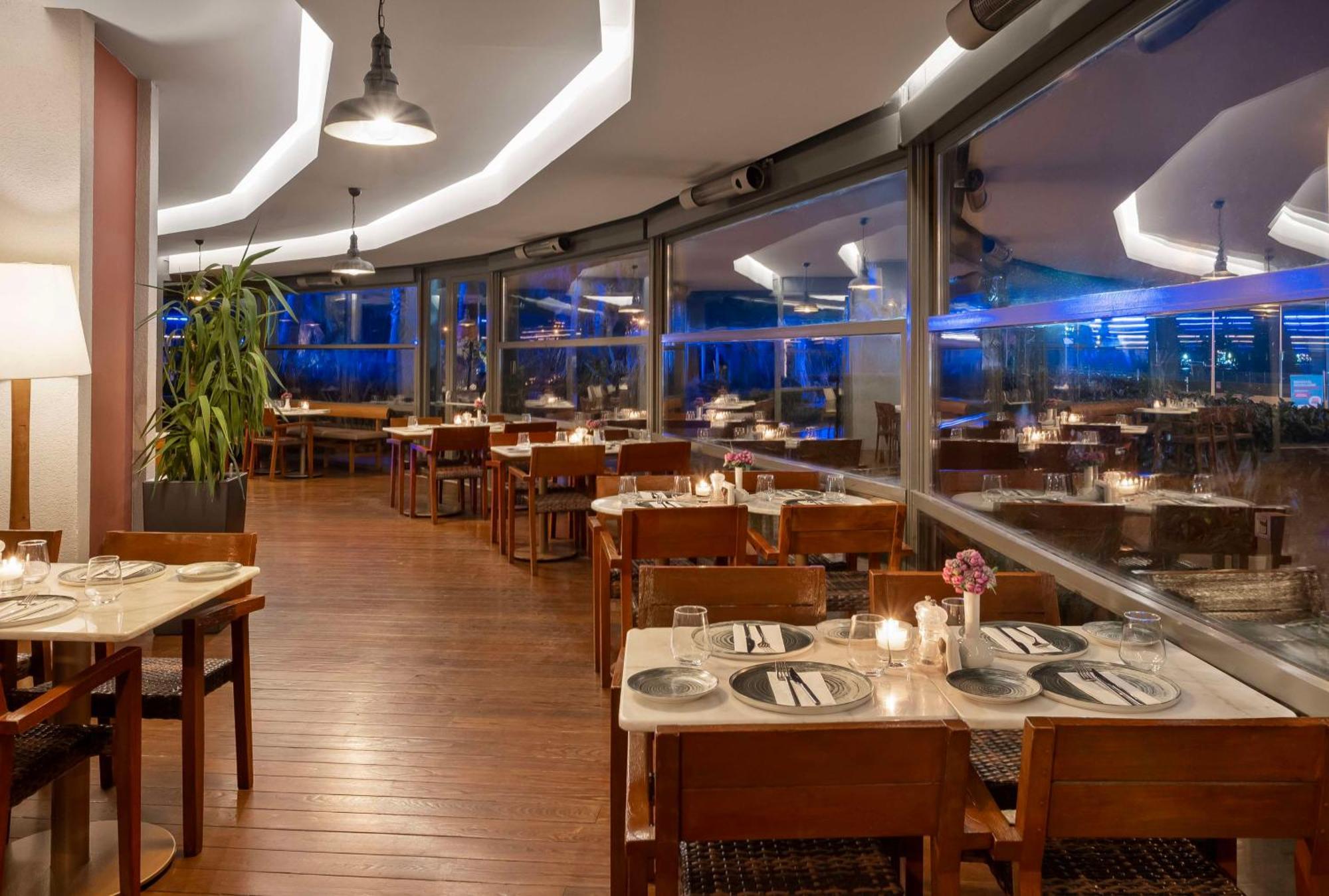 Radisson Blu Hotel Istanbul Ottomare Exterior foto Restaurant